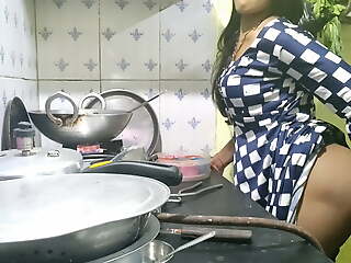 Indian bhabhi cooking to kitchen and fucking brother-in-law
