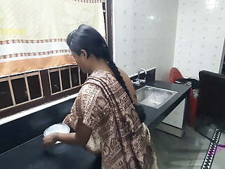 Bhabi Ki Saree Uthake Kitchen Me Chudai Lovemaking - Indian Bengali Bhabi