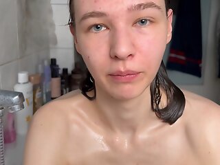 18yo very Skinny Teen Girl with small tits and large Labia fucks herself till Squirting