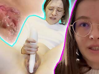 SQUIRTING 18yo TEEN with Oustandingly LABIA