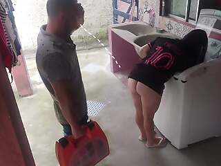 Married housewife pays surface-active agent machine technician relative to her ass space fully husband is away