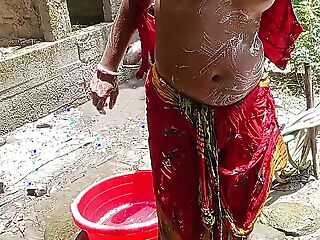 new video yours bhabhi I took a video while alluring a bath