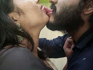 Long brim sandbar part 2, Vaishnavy and Sharun Raj long brim sandbar with tongue kiss, Hot kissing of idealizer mallu couple