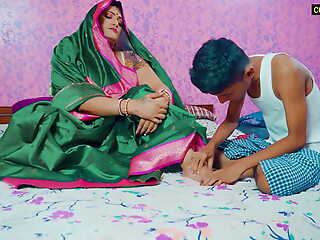 Indian super hot house proprietor seduces her servant for the romance