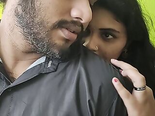 Saree and bra Vaishnavy dominating Sharun Raj kisses on him and remove his shirt , Mallu hot cookie dominating his partner & kiss