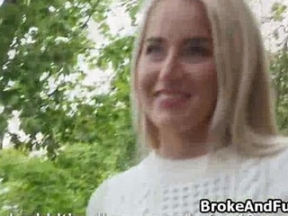 Blonde teen fucks be beneficial to ripping in park